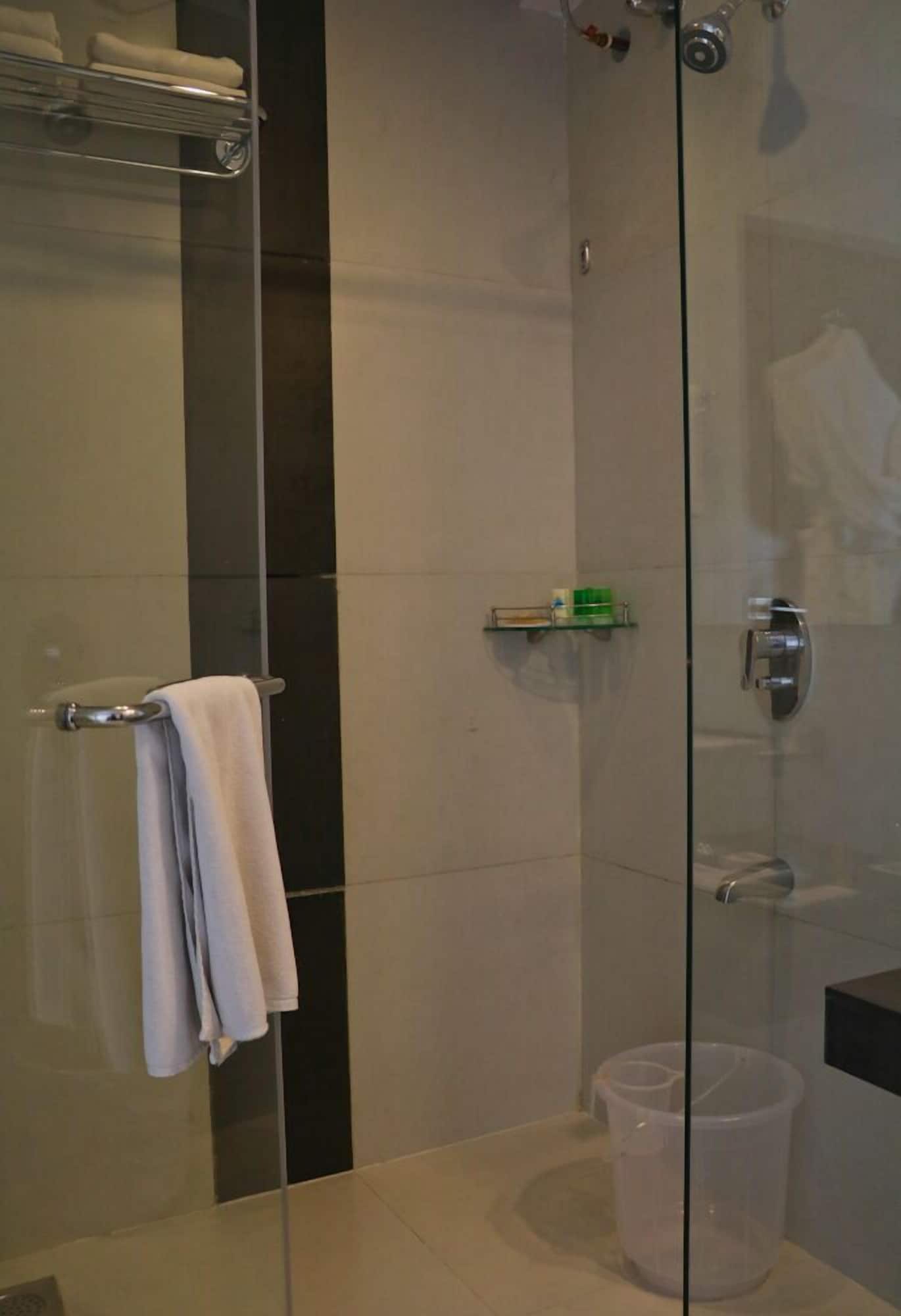 Studio, Single Bed, Promenade View، The Waterfront Shaw 2/3