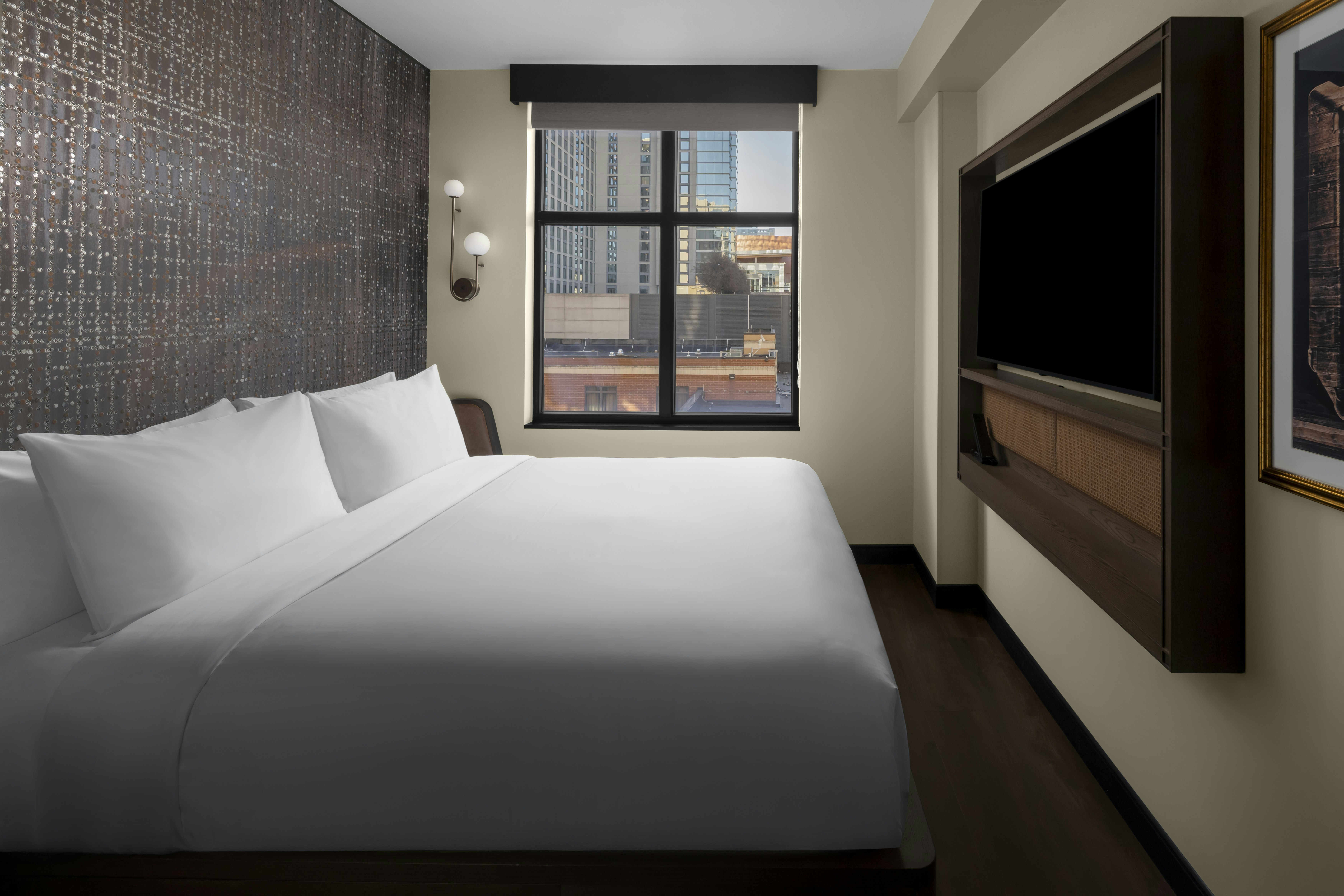 ROOM, KING BED, ACCESSIBLE