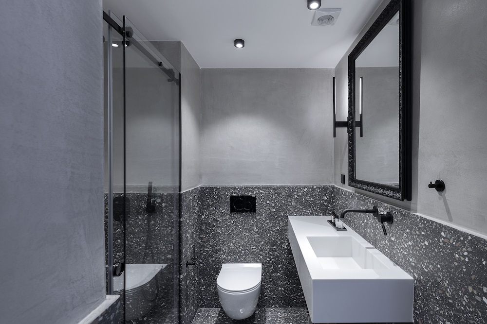 The Athenians Art Apartments 42/50