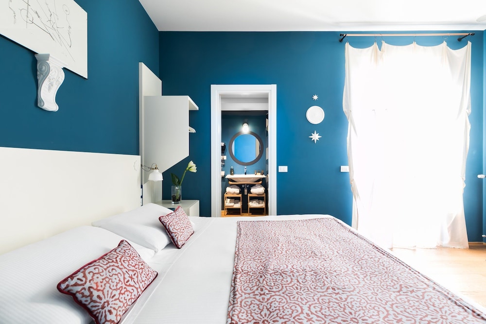 SUITE, KING BED, CITY VIEW, TERRACE