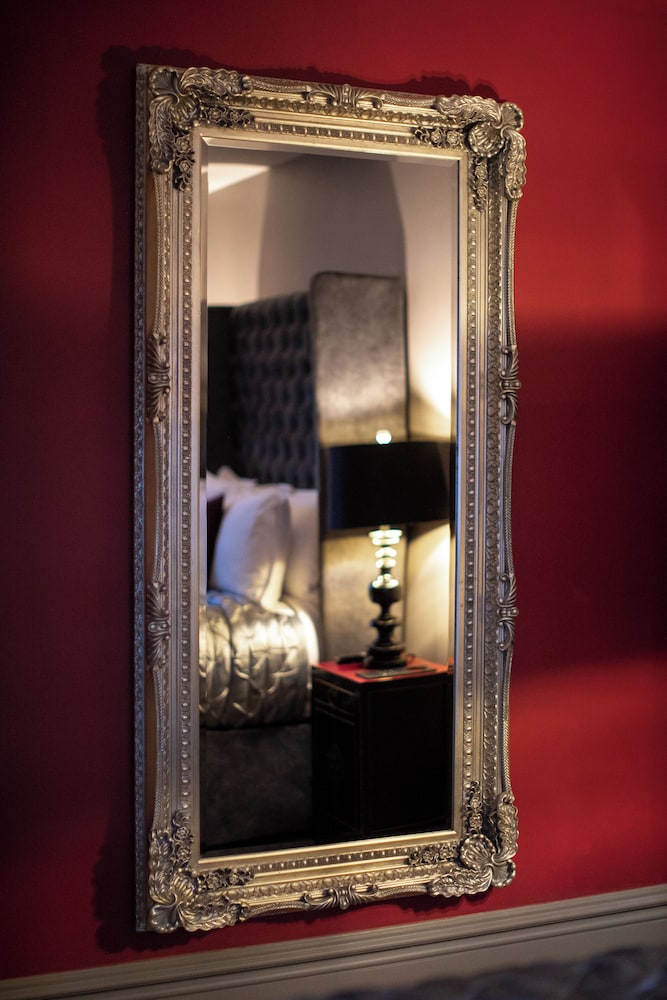 Square Townhouse 22/50