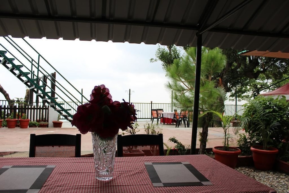 JHARIPANI CASTLE RESORT 23/31