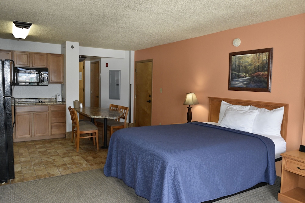 ROOM, QUEEN BED, KITCHEN