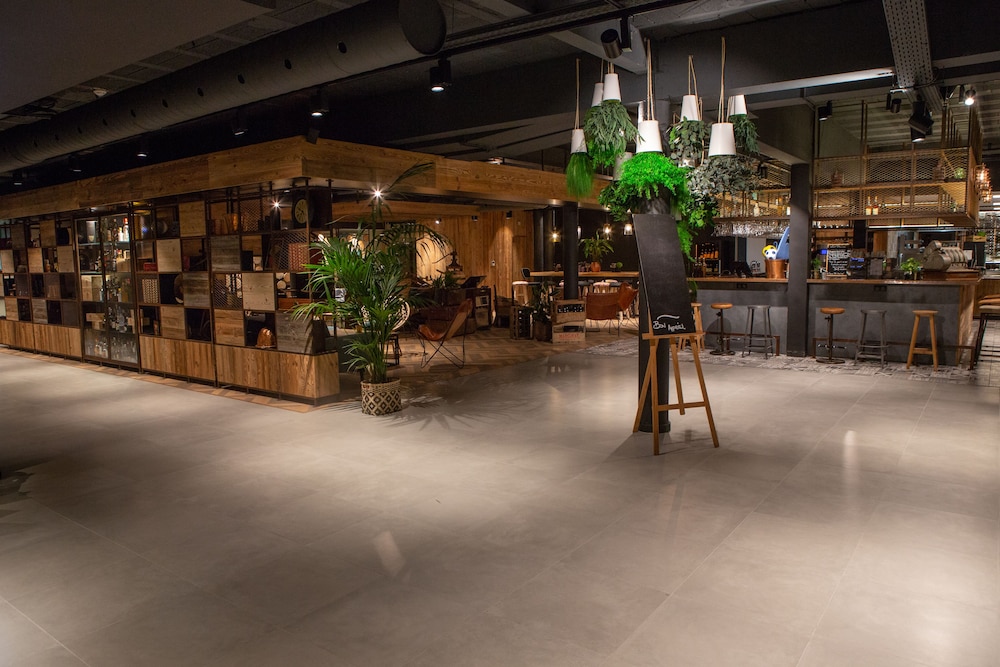 NOVOTEL AVIGNON NORD 3/48