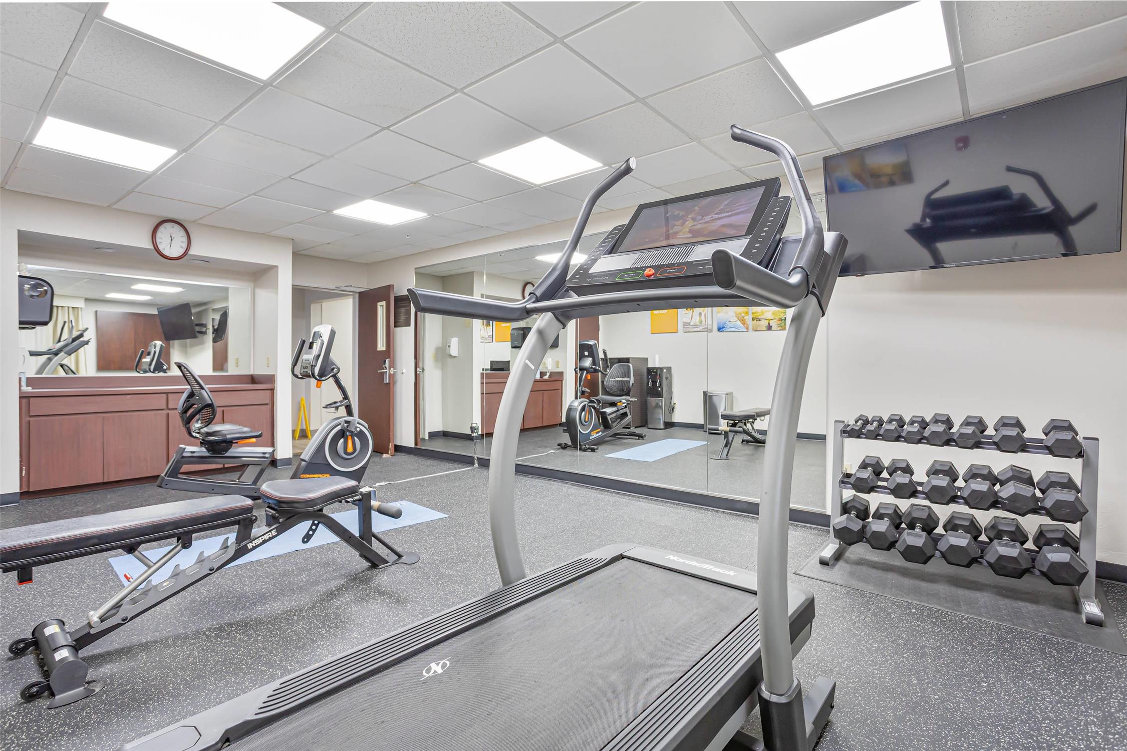 Comfort Inn and Suites Montgomery East Carmichael Rd 26/54