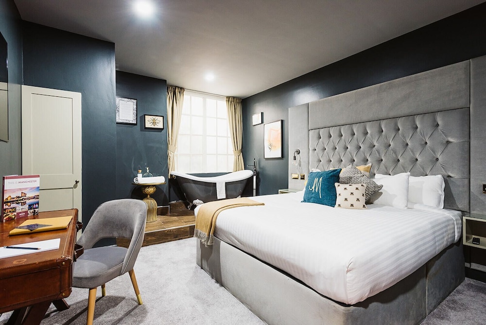 Deluxe, Basement, King Bed