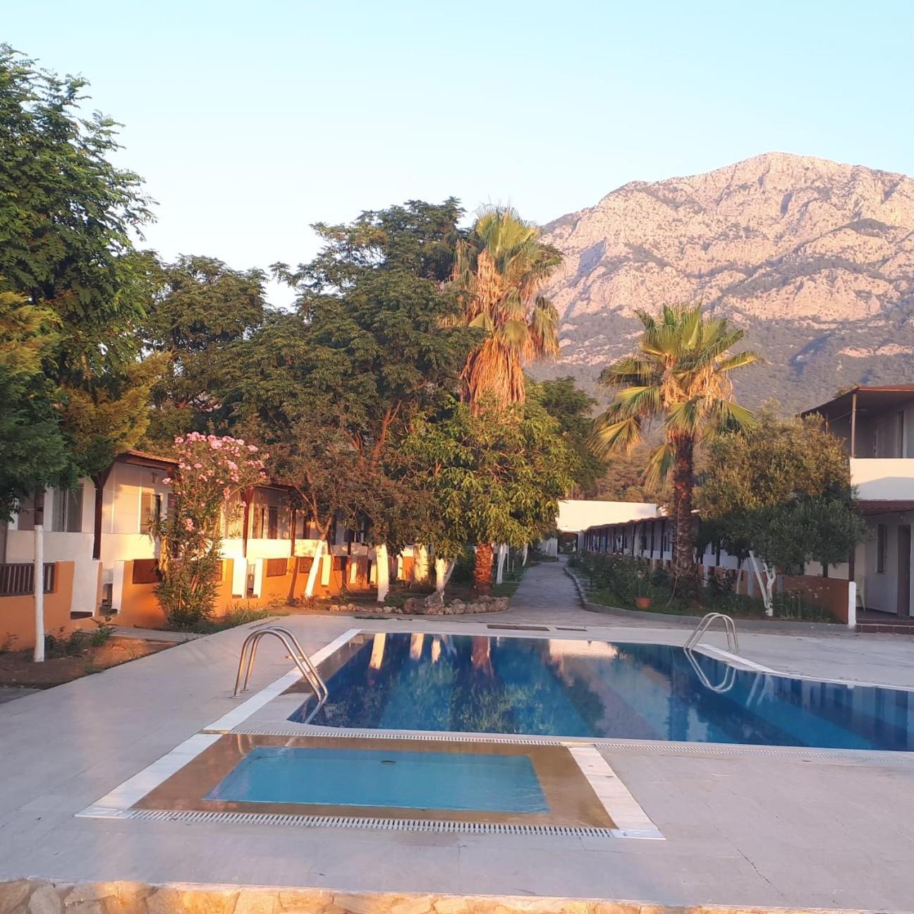 Ugur Hotel 23/35