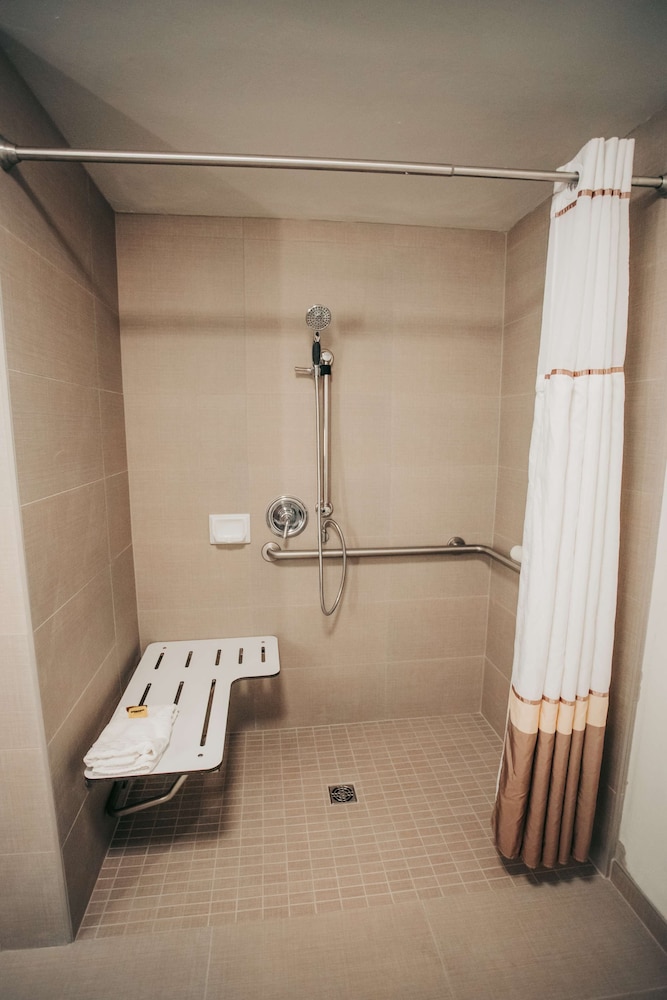 Best Western Plus Hilltop Inn 25/52