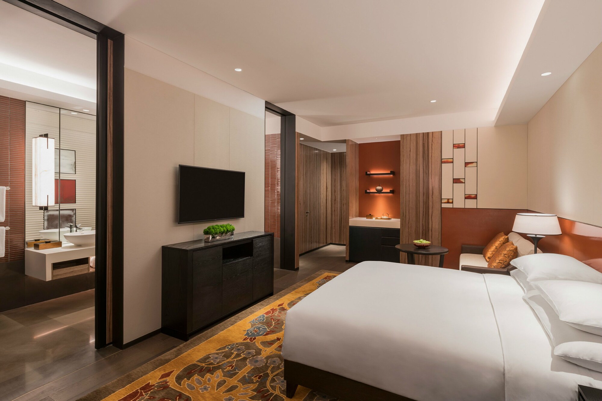 Grand, Club, King Bed