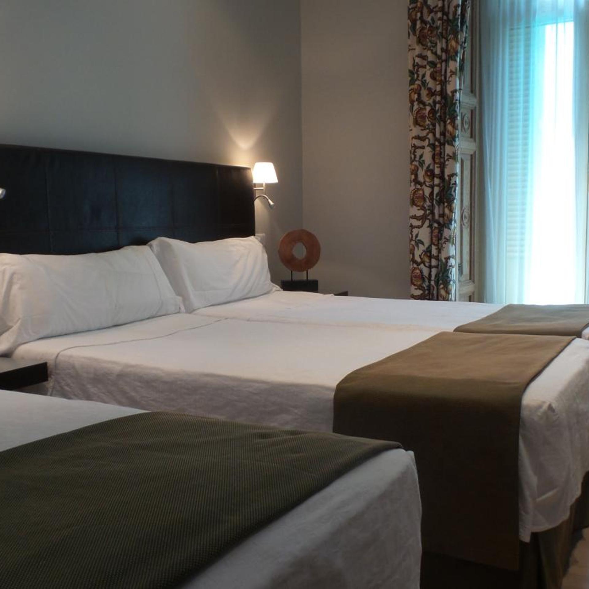 Room, Triple