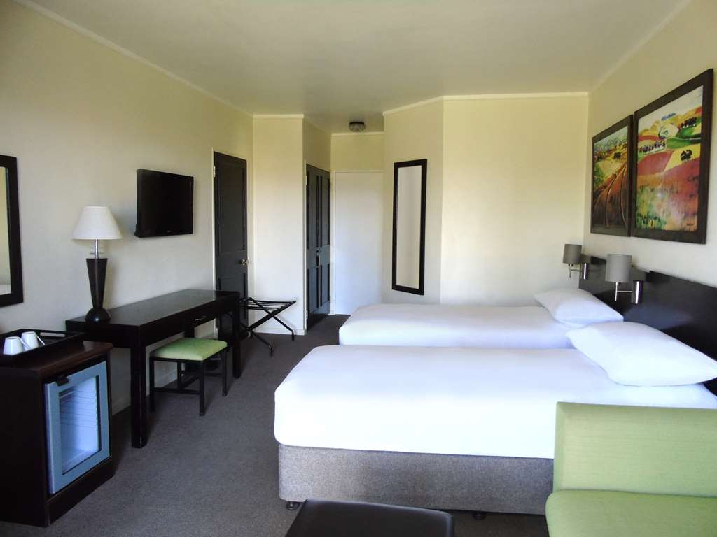 Pool, Standard, Twin Beds, Sofa، Caledon Hotel Spa And Casino 2/3
