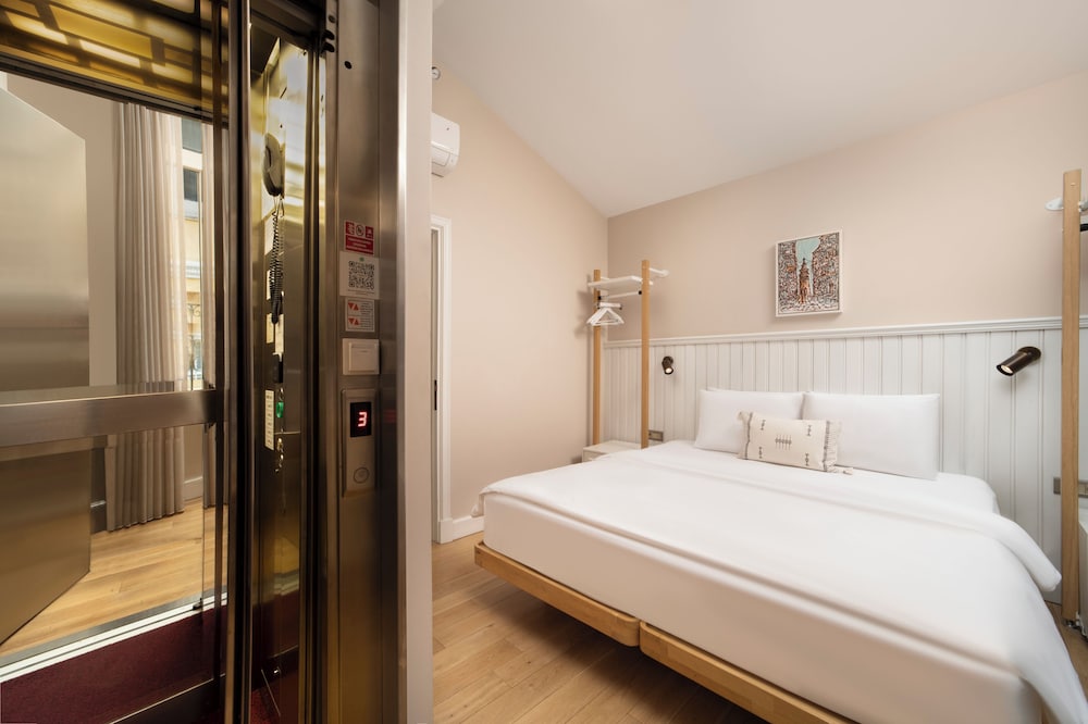 1 Bedroom, Apartment, Queen Bed, City View, Sofa, Balcony, Hammamhane 4/8