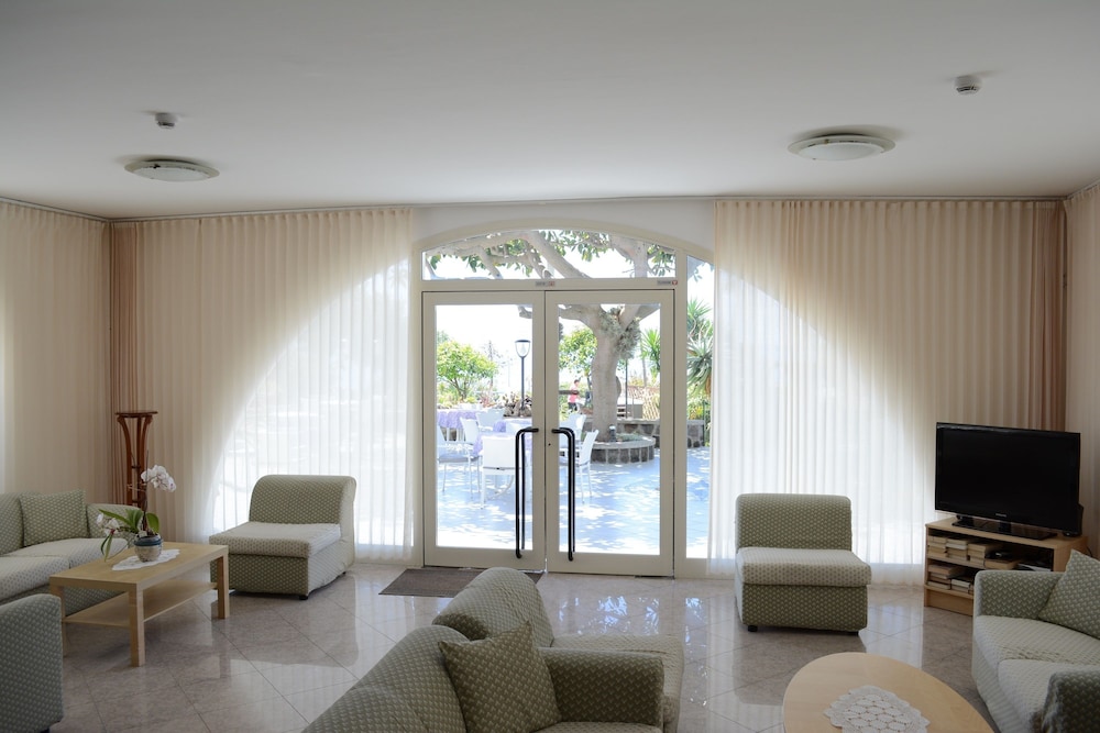 Maronti Hotel 37/55