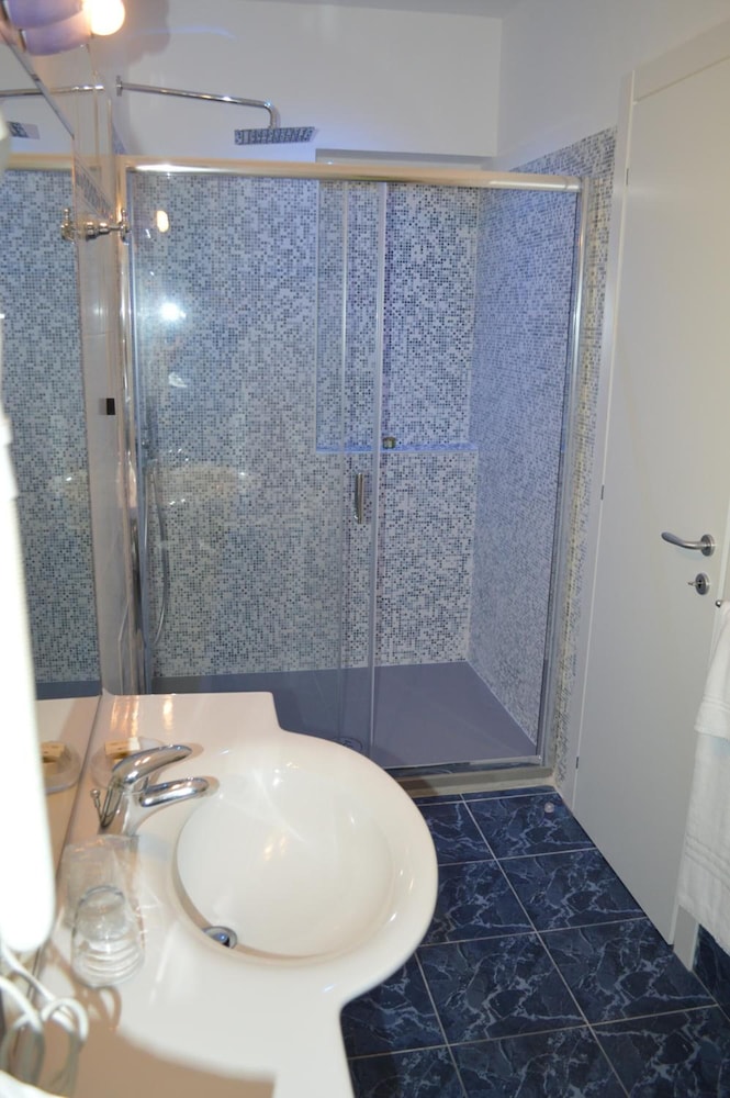 Hotel delle Rose 25/72