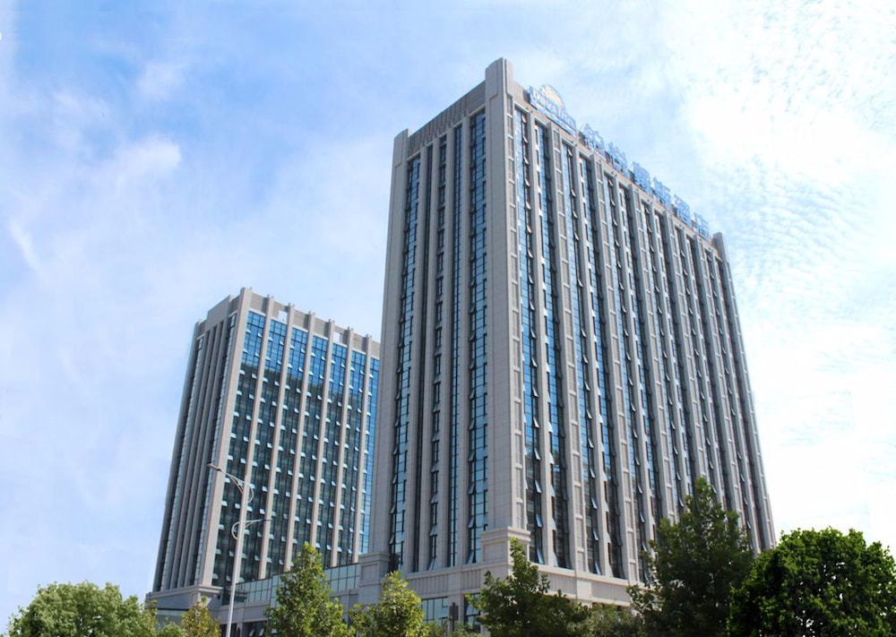 Days Inn by Wyndham Business Place Goldwin Yantai 3/26