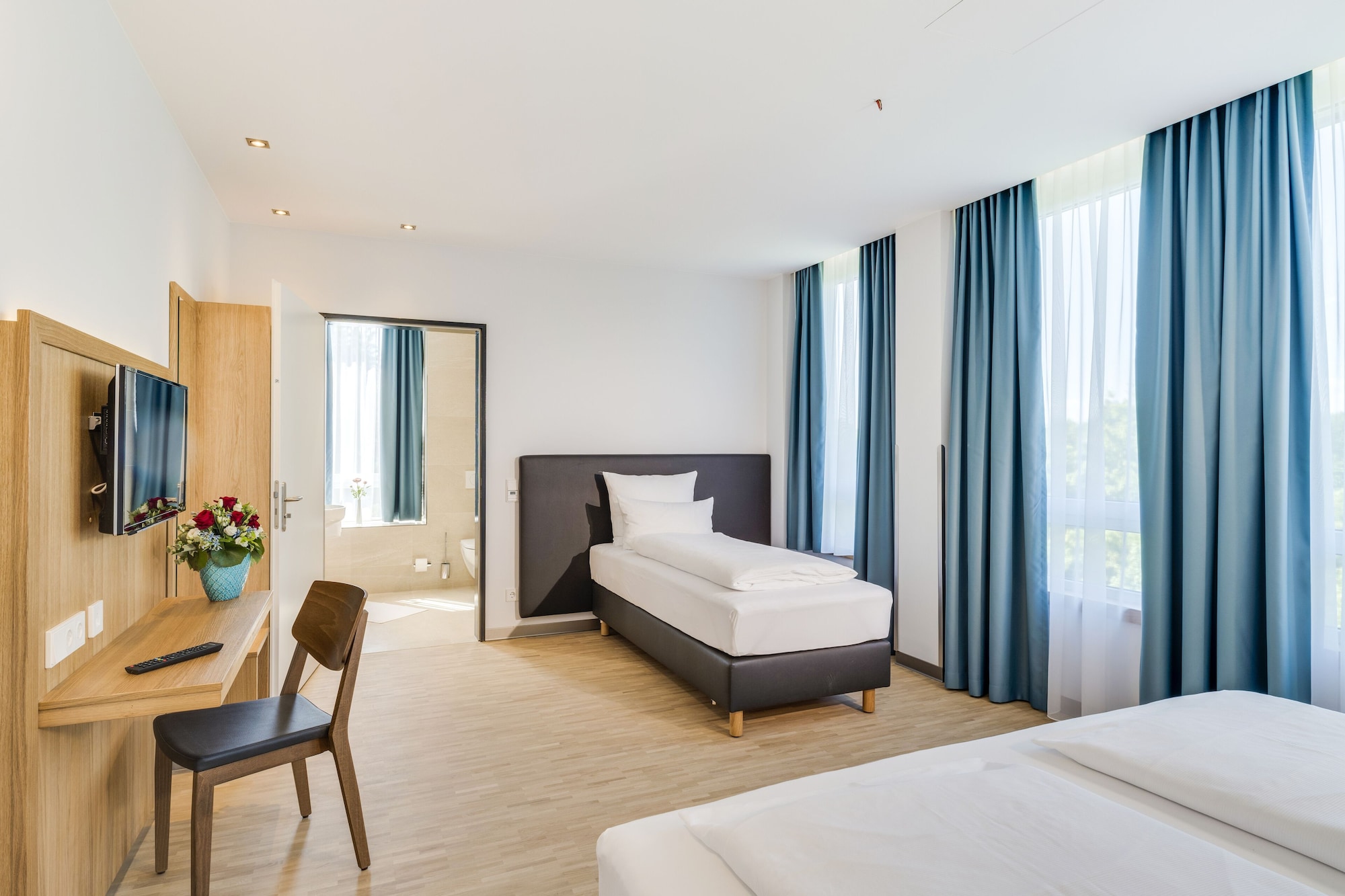 1 BEDROOM, TRIPLE