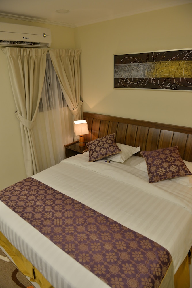 البرج الأول للشقق الفندقية(The First Tower Hotel Apartment) 9/29