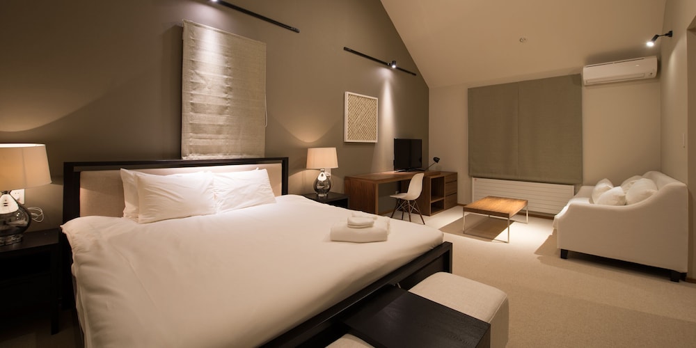 4 BEDROOMS, CUSTOM, CHALET