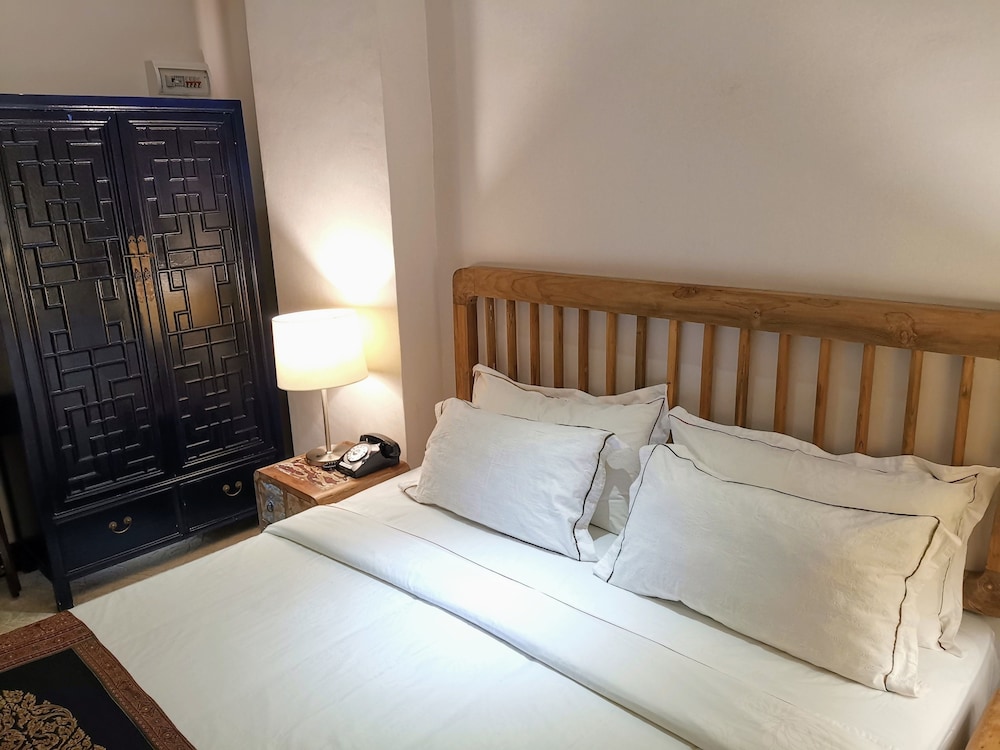 1825 Gallery Hotel 32/50