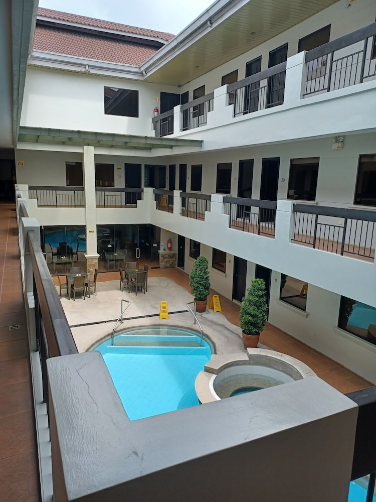 Boomerang Hotel 60/63