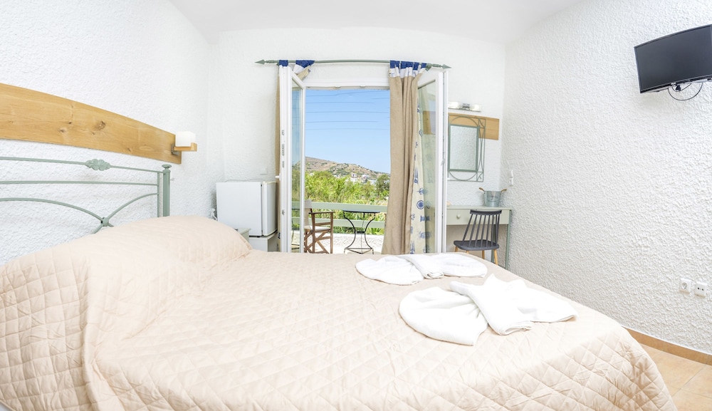 SYROS INN 8/29