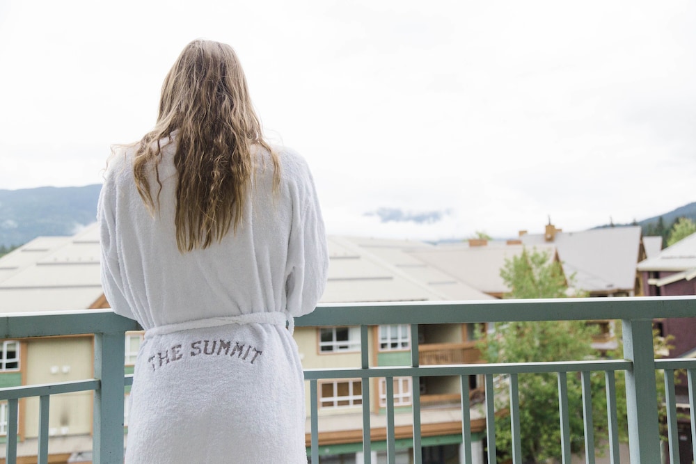 Summit Lodge Boutique Hotel 52/58