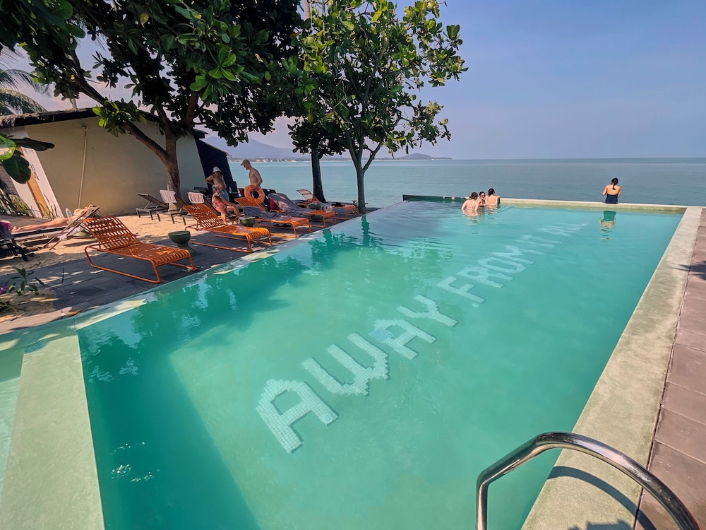 ESCAPE BEACH RESORT 47/50