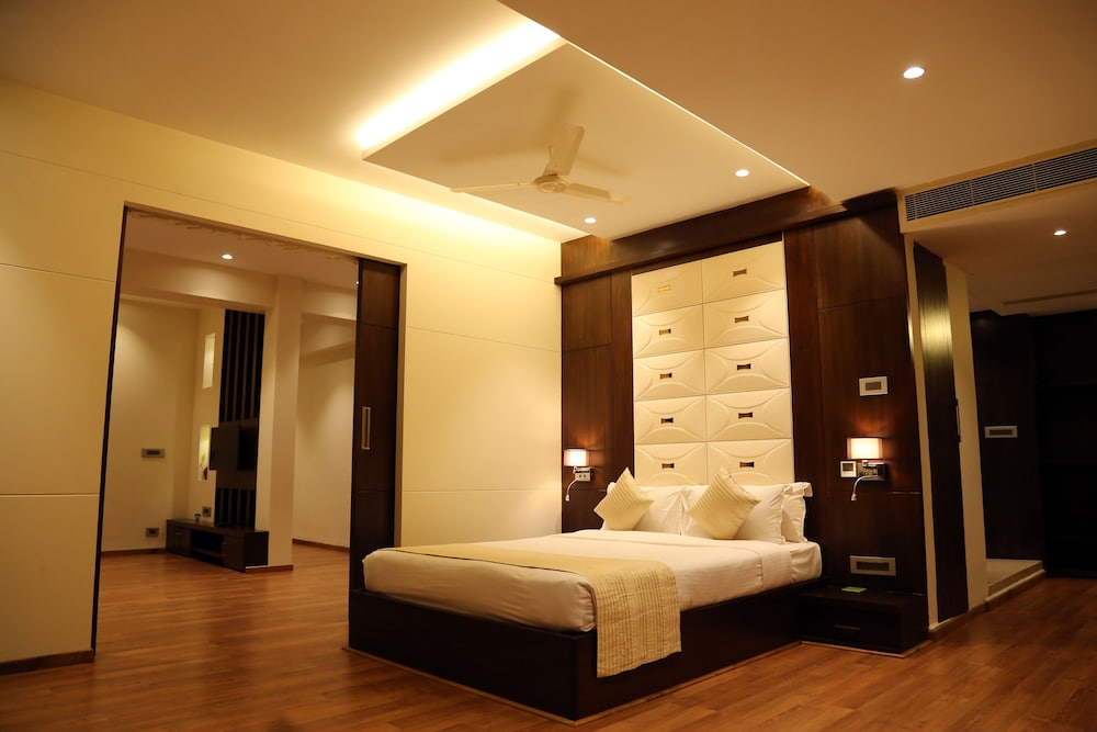 HOTEL EEFA 8/28