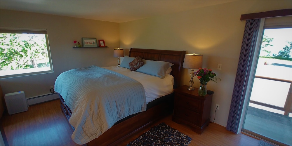 Panoramic, Chalet, King Bed, Queen Murphy Bed