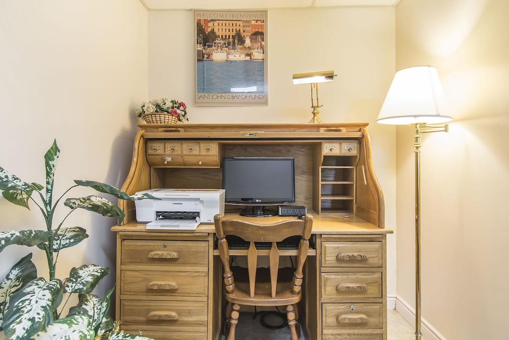 Econo Lodge Inn Suites Saint John 36/38