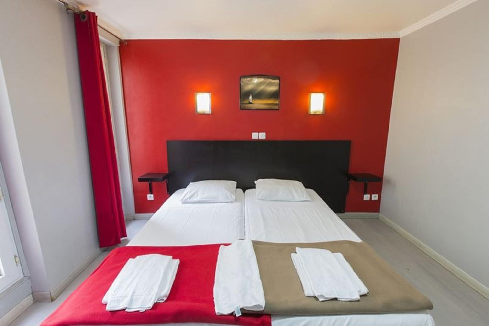 ROOM, TWIN BEDS