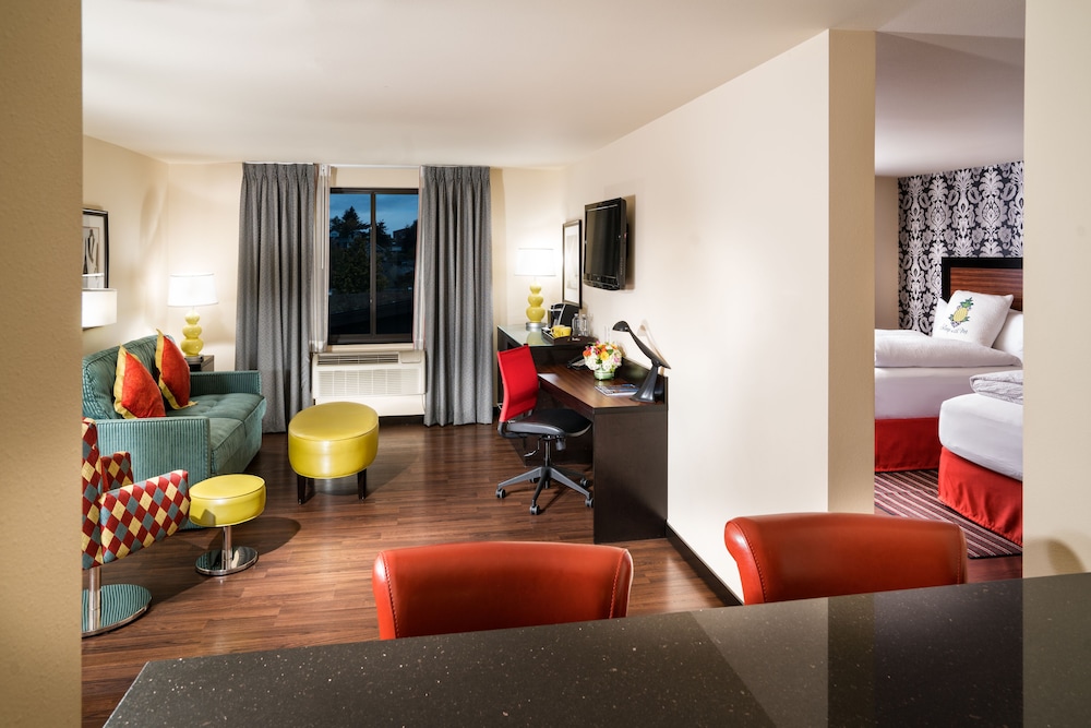 Staypineapple At The Maxwell Hotel 31/50