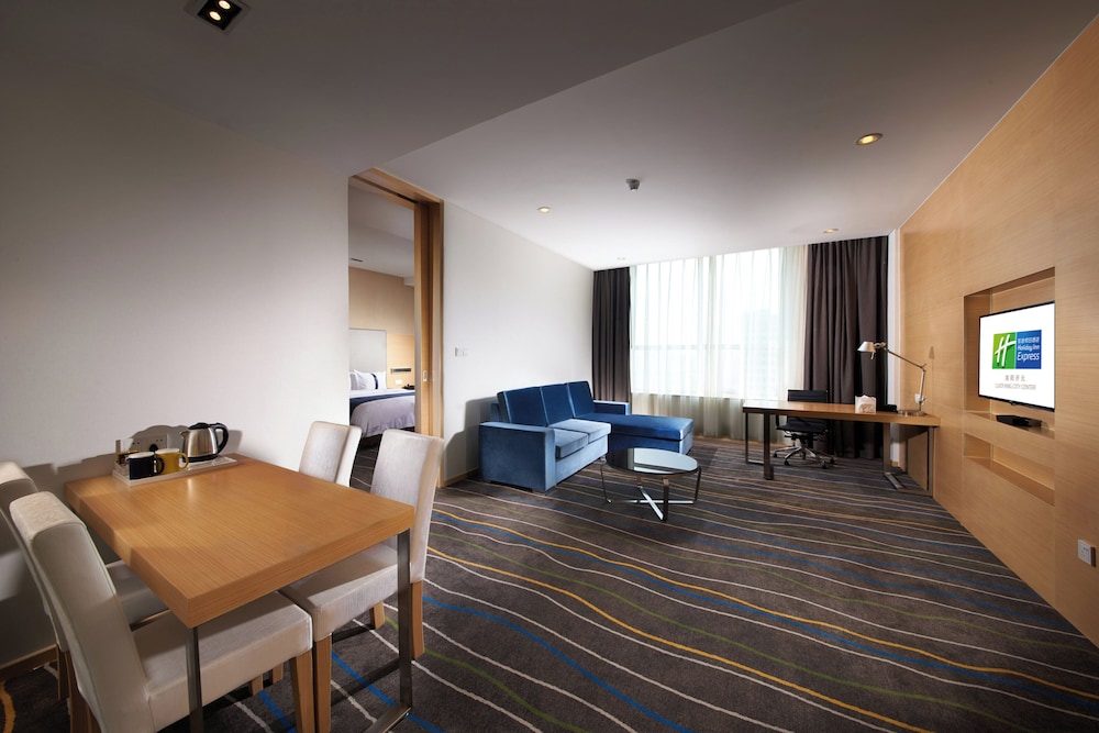 Holiday Inn Express Luoyang City Center 34/72