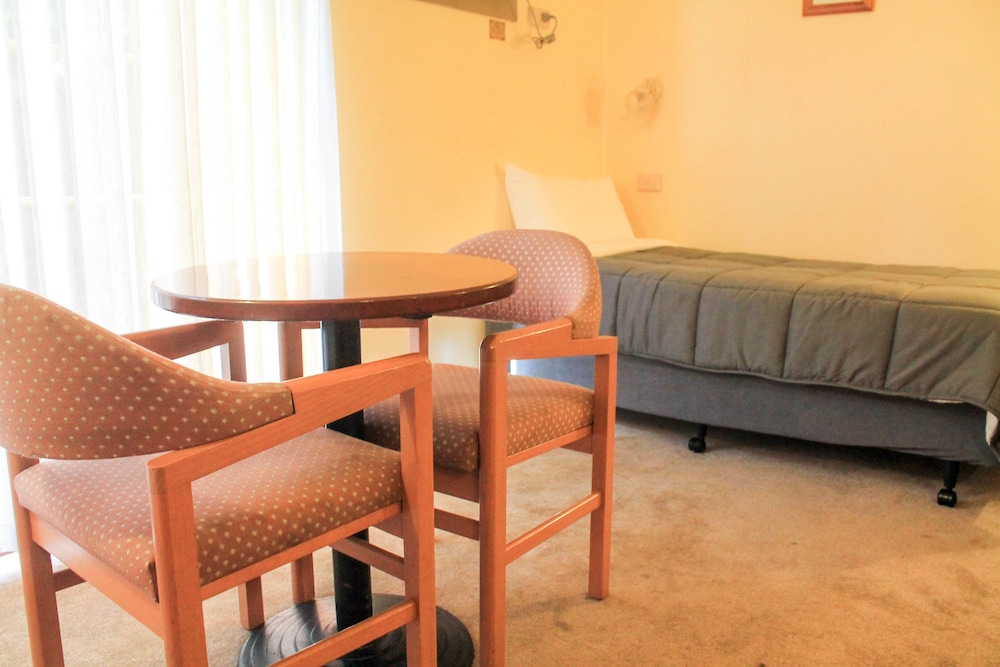 ST GEORGES MOTOR INN 20/35