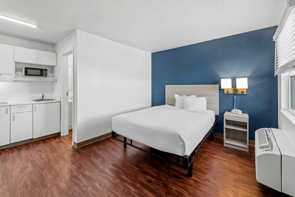 Birch Hill Suites Kansas City - Independence, Mo 10/24