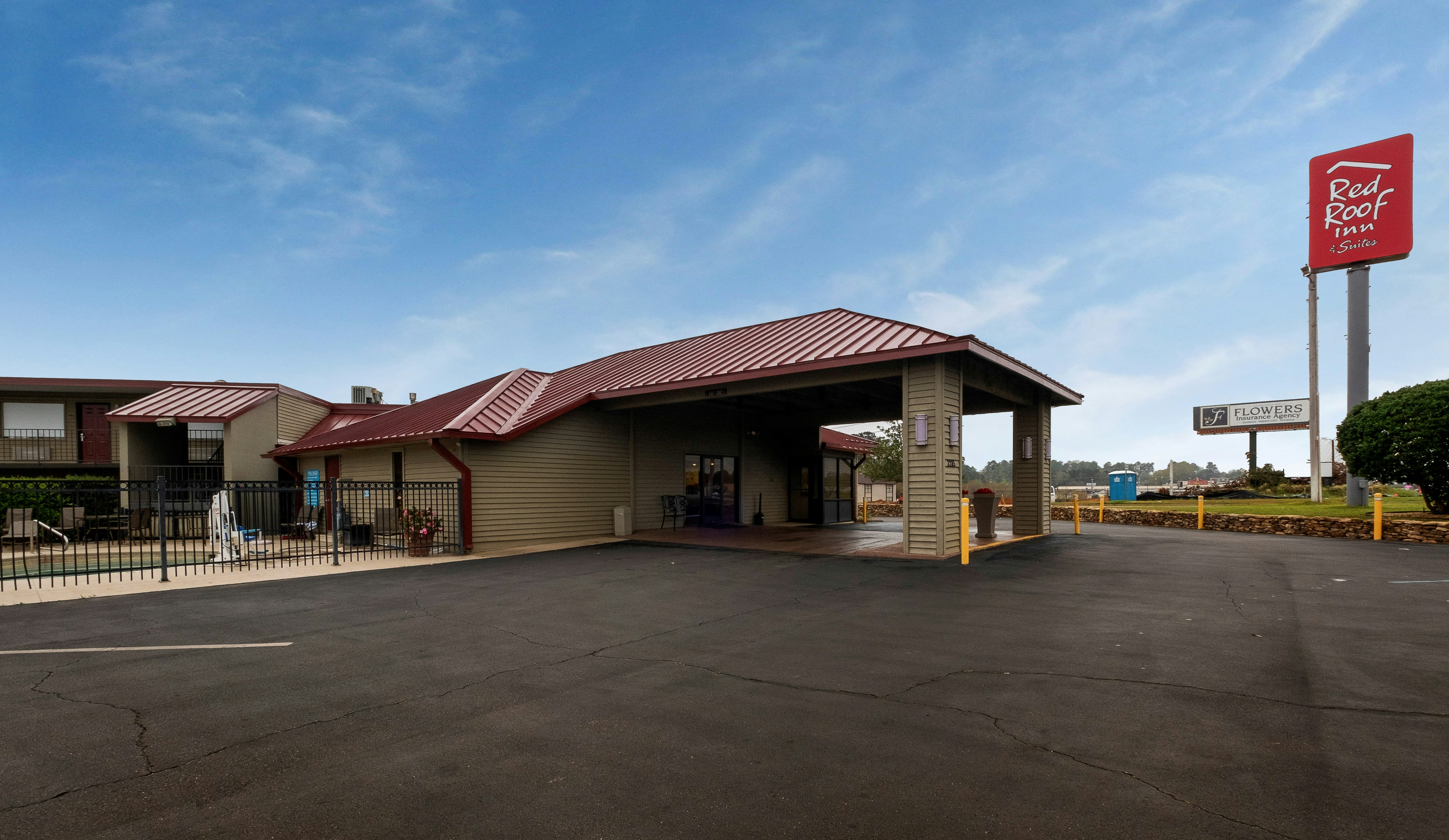 Red Roof Inn & Suites Dothan 38/40