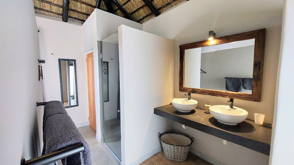 The Baobab Bush Lodge 49/50