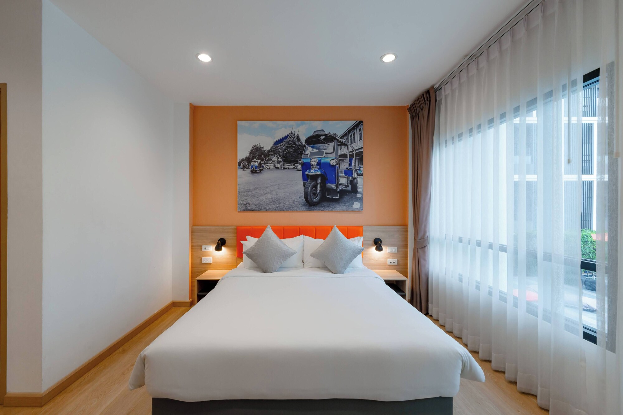 DELUXE, DOUBLE BED