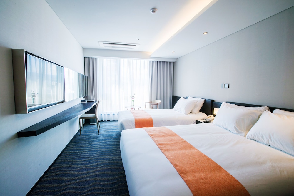 Gloucester Hotel Jeju 11/57