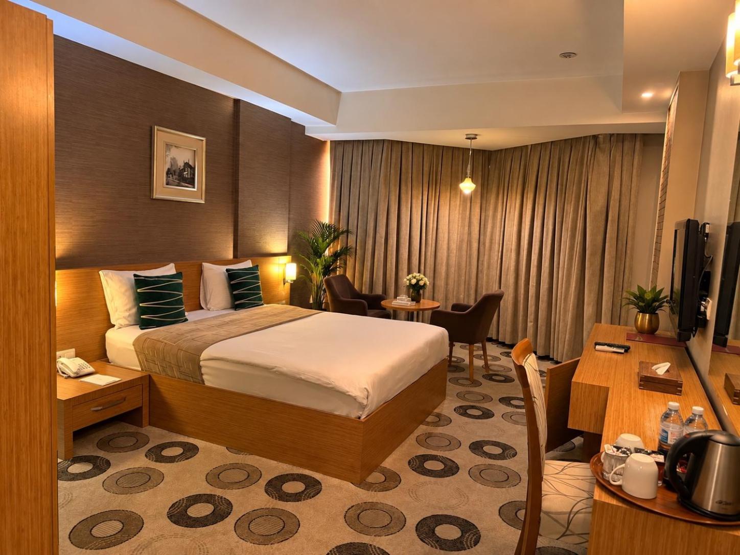 Grand Palace Hotel 31/71