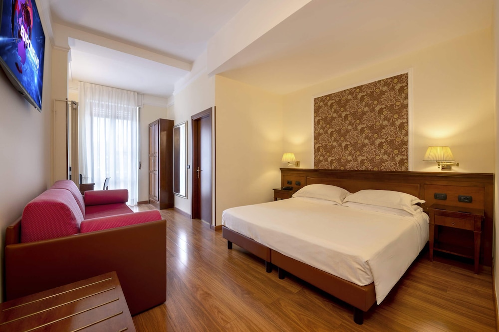 SUPERIOR, DOUBLE OR TWIN BED