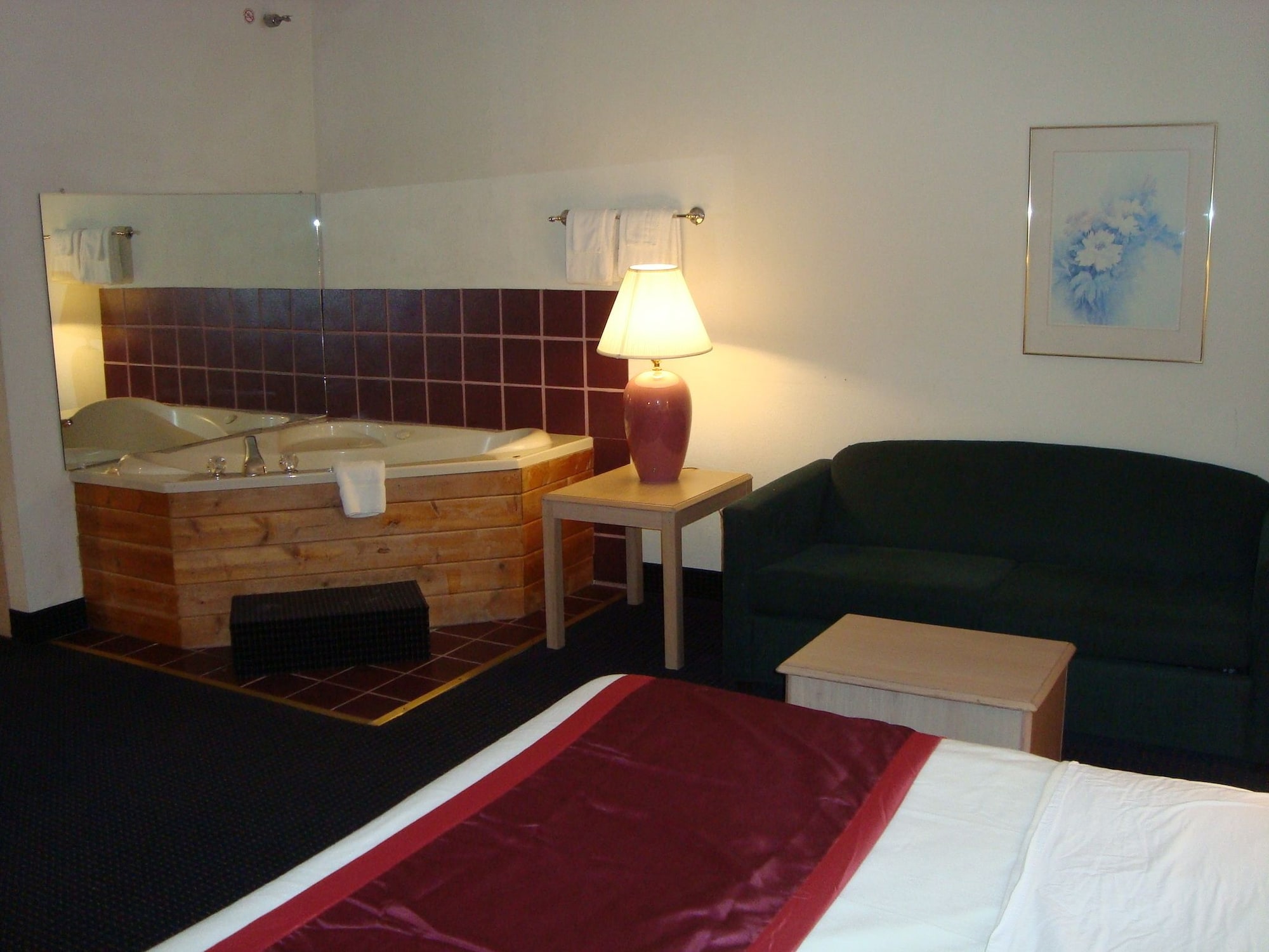SUPERIOR, SUITE, KING BED, JETTED TUB
