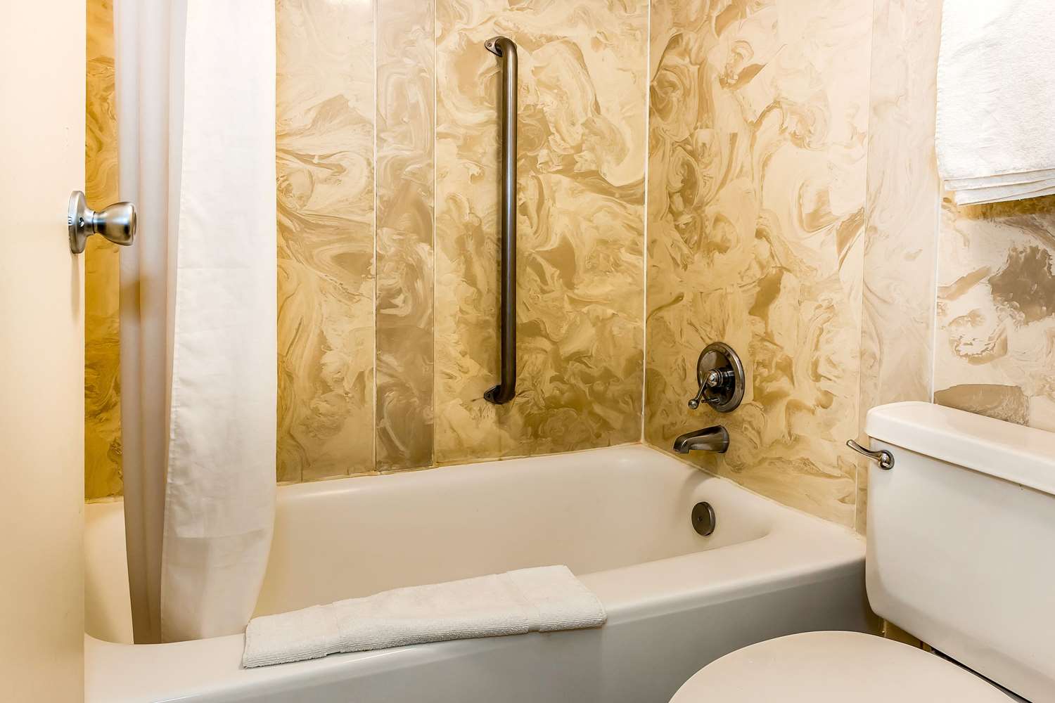 Econo Lodge Vincennes IN 19/19