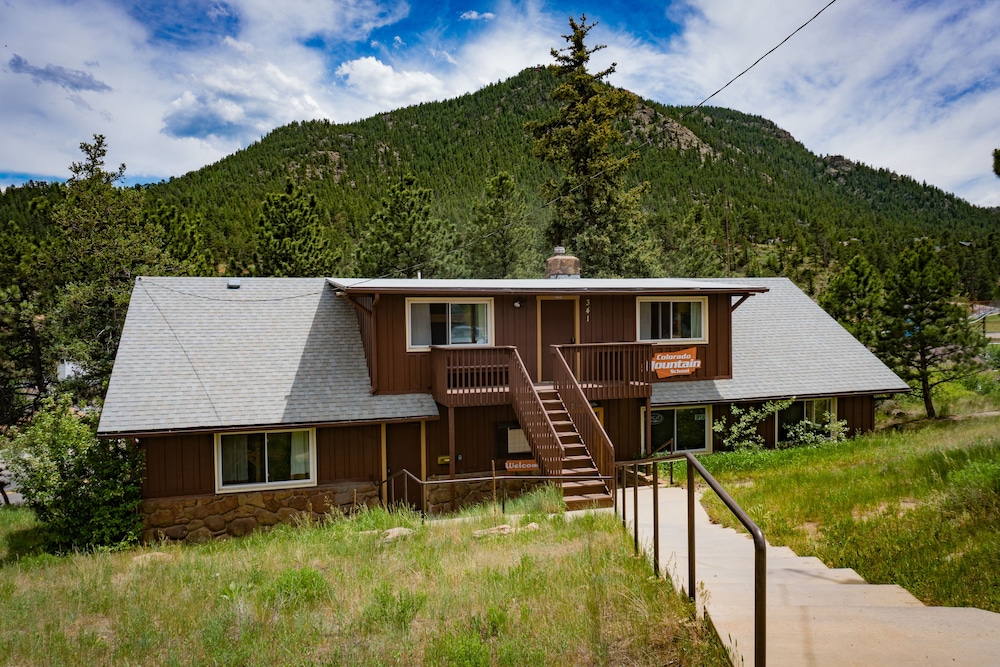 Estes Park Adventure Hostel 24/26
