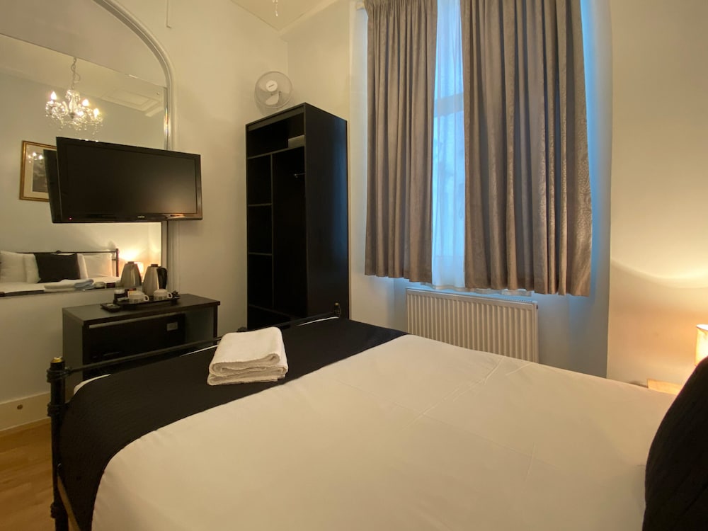 Lancaster Court Hotel 28/57