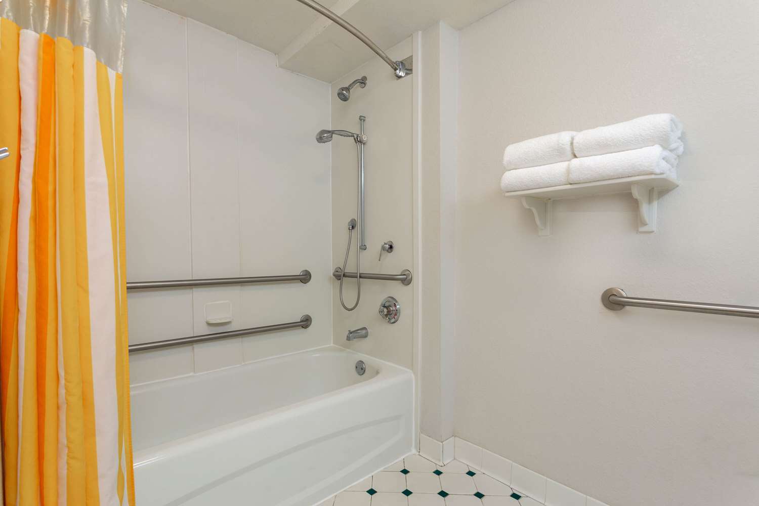 La Quinta Inn & Suites by Wyndham Lakeland West 23/23