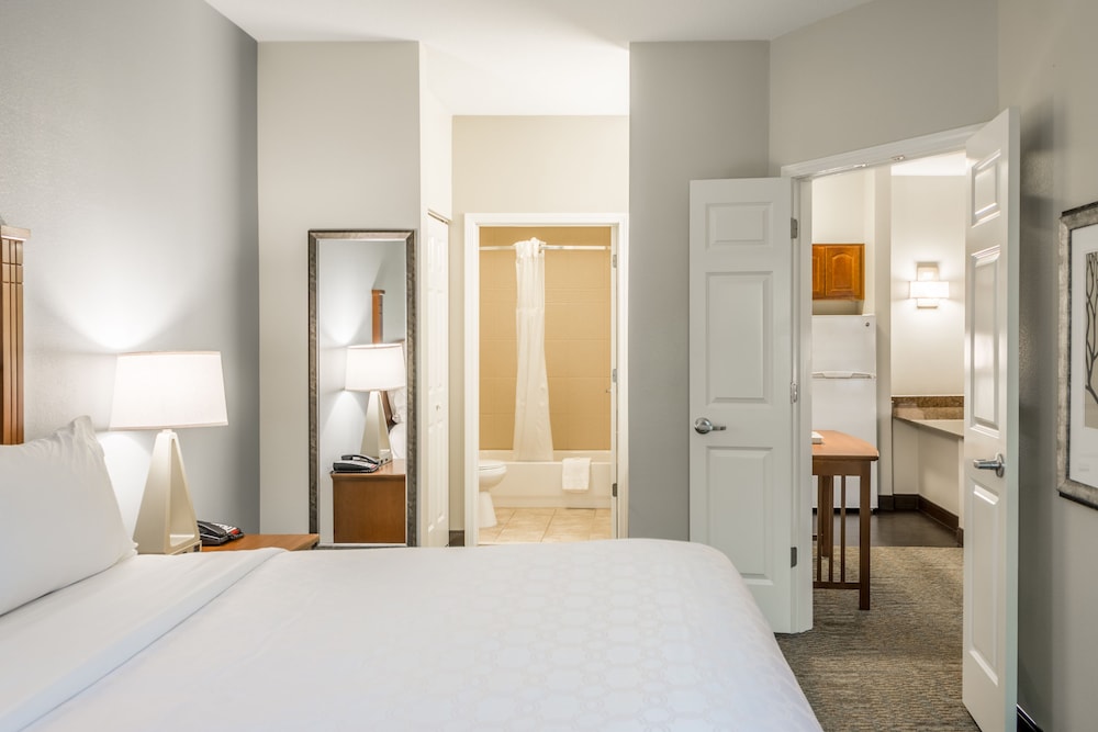 Staybridge Suites Kansas City-Independence 15/63