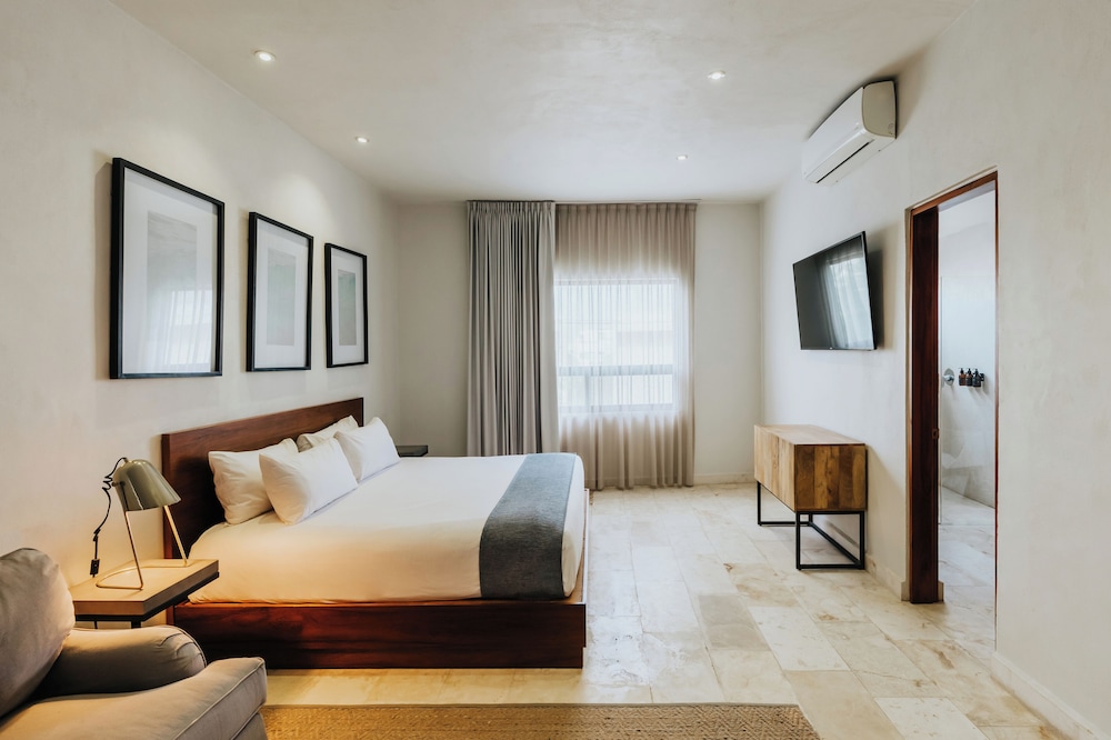 2 BEDROOMS, SUITE