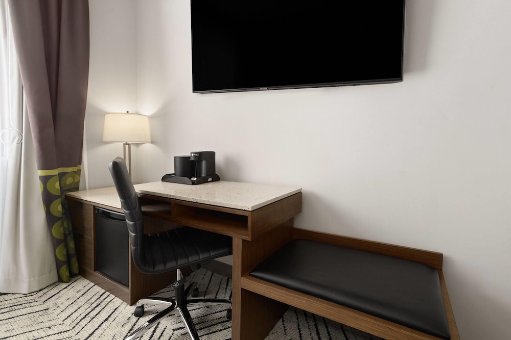 Super 8 by Wyndham Bronx Near Stadium 29/40