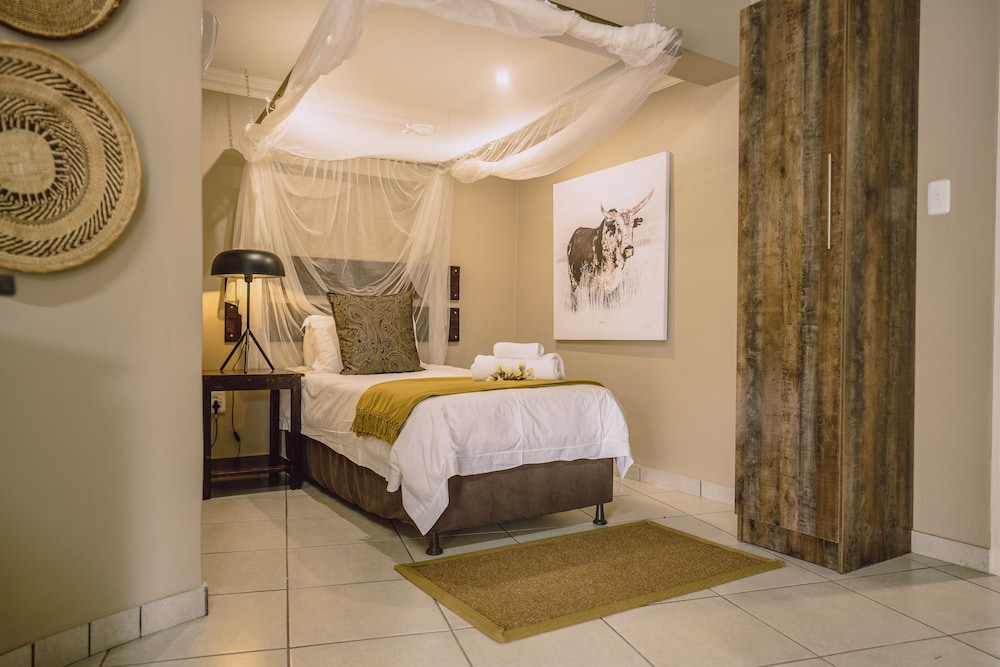 Superior, King Bed, Tshukudu Game Lodge 2/5